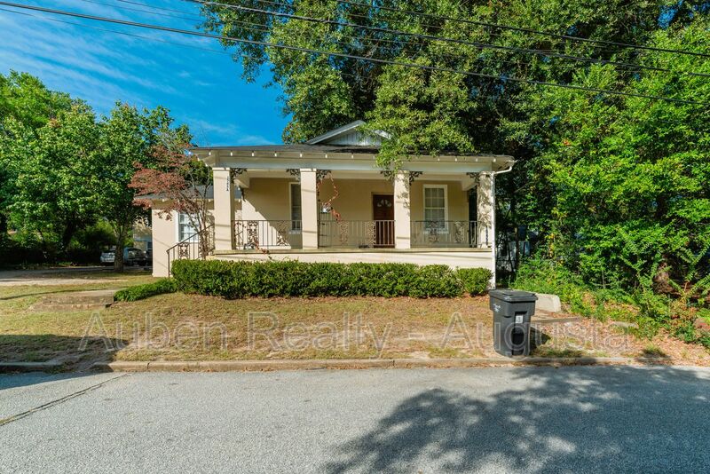 Request a Viewing for 1545 Heath Street, Apt. B Tenant Turner