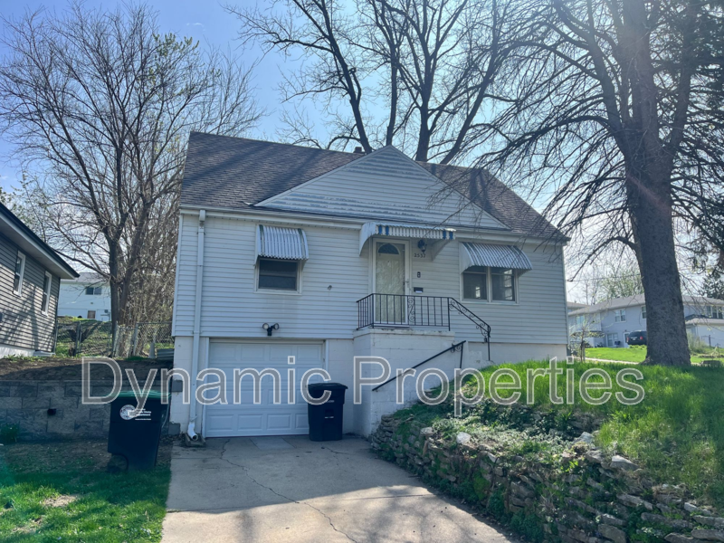 Omaha House: 2537 South 46th Avenue