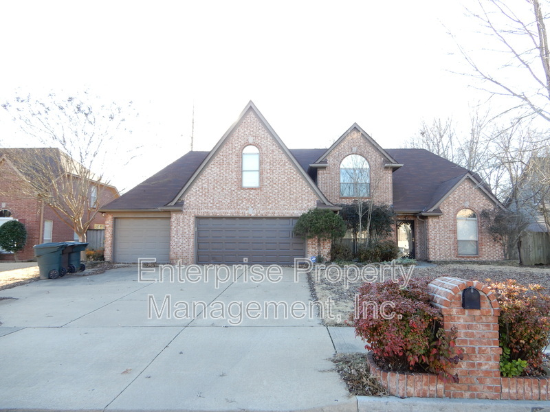 Memphis House: 4525 Hickory Creek Dr