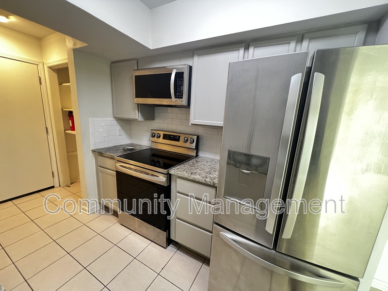 Baton Rouge Condo: 8036 Bayou Fountain Ave