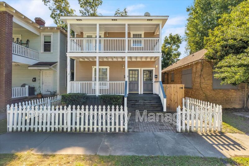 Savannah Townhome: 527 E. 38th lower