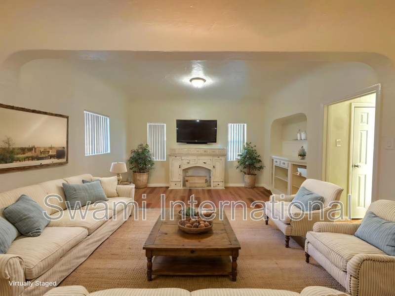Long Beach House: 2080 Chestnut Ave.