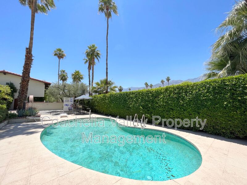 Palm Springs House: 550 S El Cielo Rd