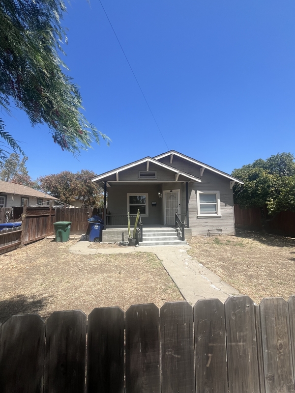 Los Banos House: 412 L Street