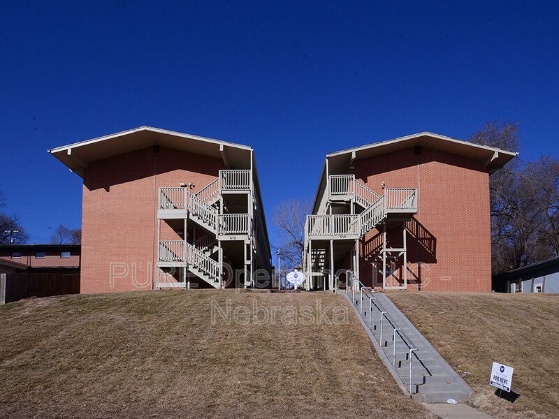 Omaha House: 612-616 N 46 St
