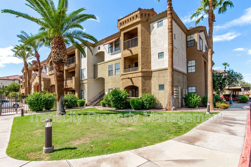 Phoenix Condo: 5302 E Van Buren St