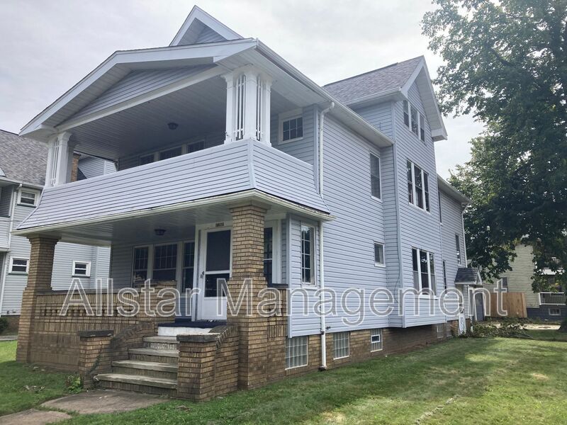 Cleveland Condo: 17202 Grovewood Ave