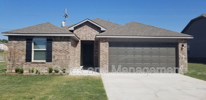 Bartlesville House: 3102 Debbie Lane