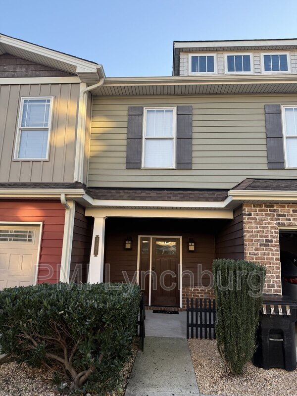 Forest Townhome: 1040 Commonwealth Circle