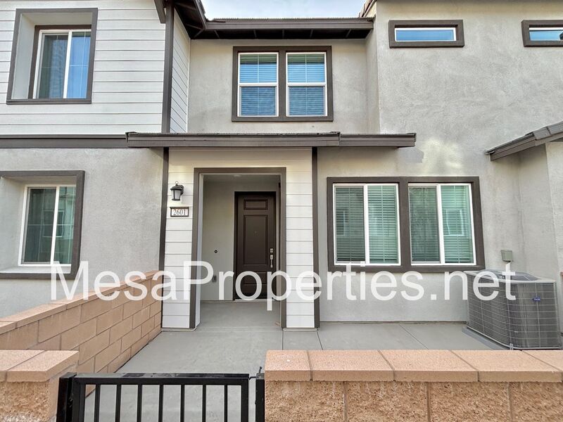 Ontario House: 2601 Cloudview Privado