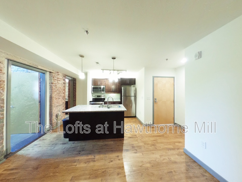 Charlotte Apartment: 1101 Hawthorne Ln