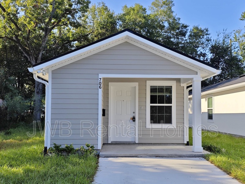 Jacksonville House: 706 Phelps St