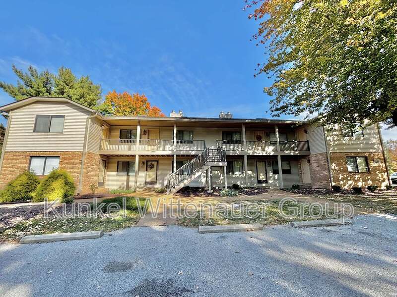 O'Fallon Condo: 206 Eagle Ridge