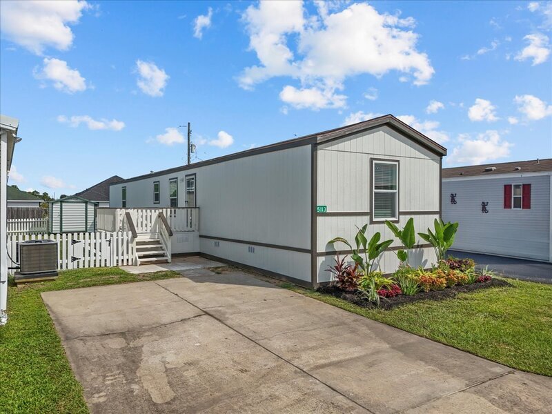 Dickinson House: 5113 Barbados Calle