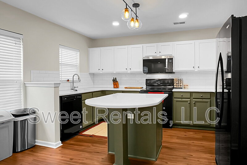 Goose Creek House: 124 Larkspur Dr