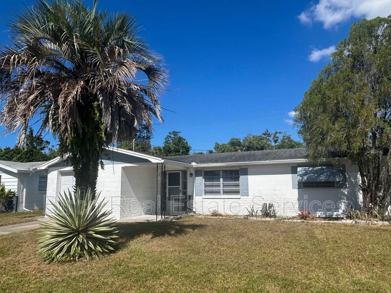 Holiday House: 4847 Aegean Avenue