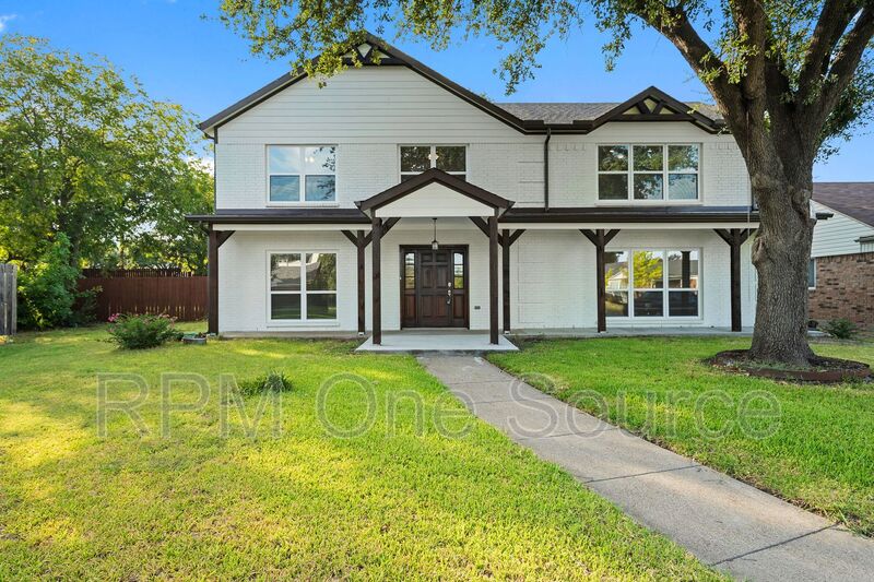 Garland House: 2101 Country Dell Drive