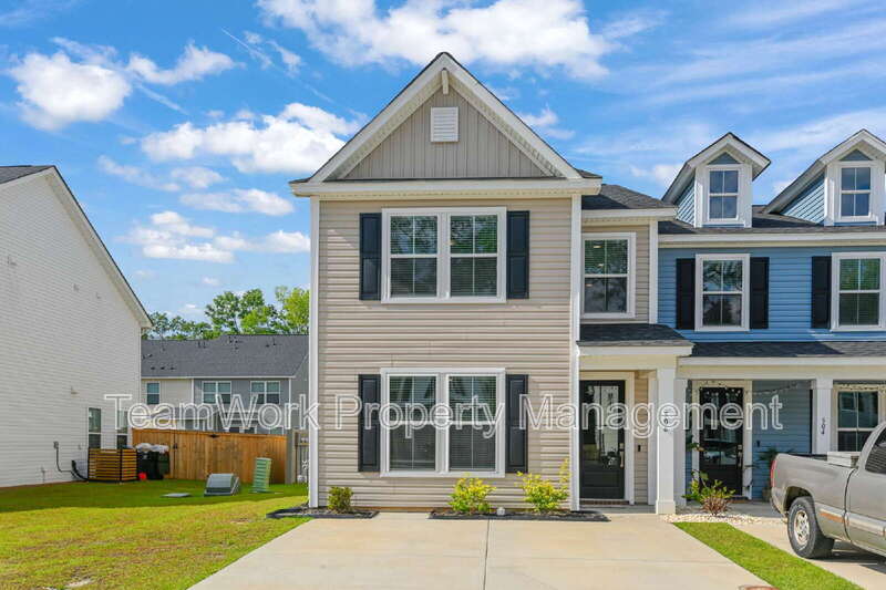 Summerville Townhome: 506 Green Fern Dr