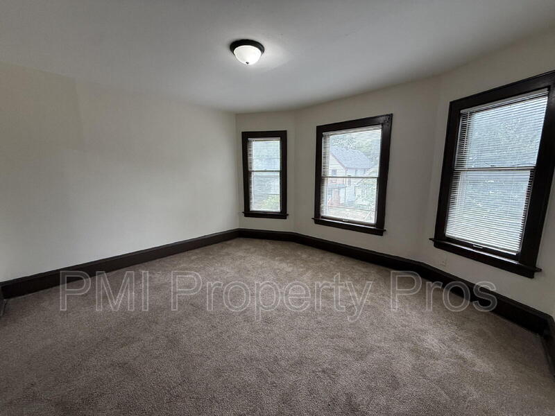 Milwaukee Condo: 2532 N 37th St