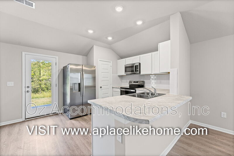 Spring Hill House: 19427 Lincoln St
