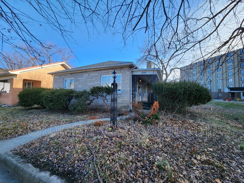 Terre Haute House: 2229 N 12th Street