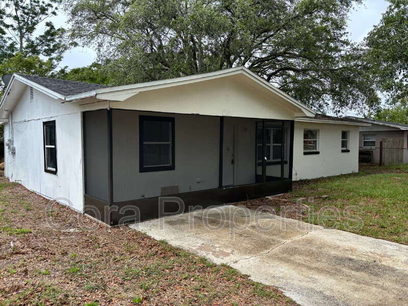 Lake Wales House: 2436 Lilly Street
