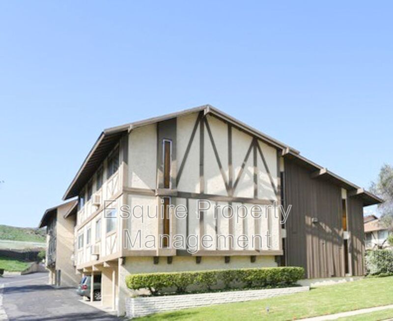 THOUSAND OAKS Condo: 951 WARWICK AVENUE