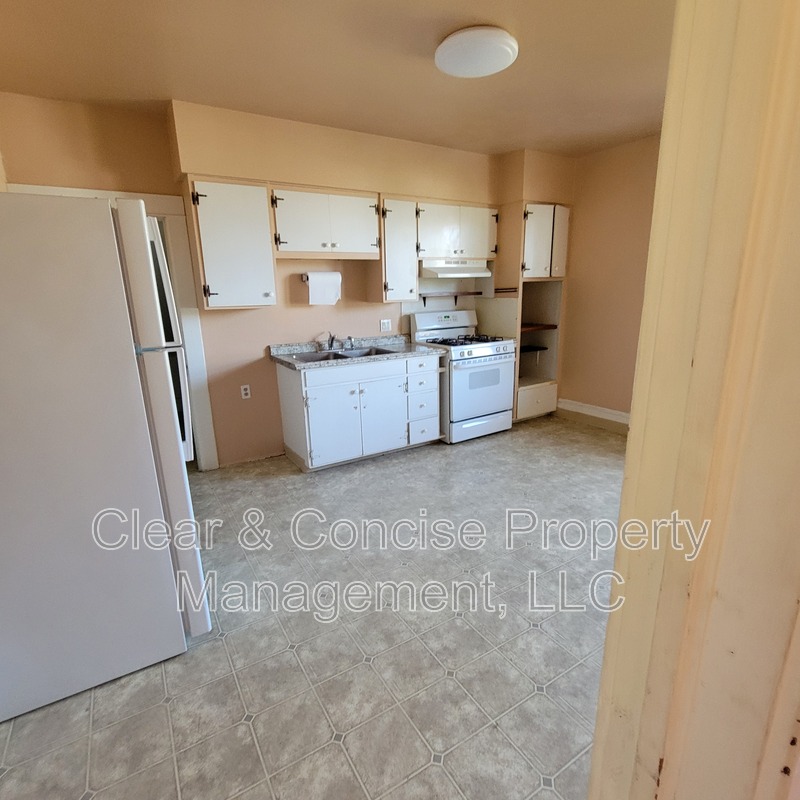 Creswell Condo: 298 East Oregon Avenue - M28