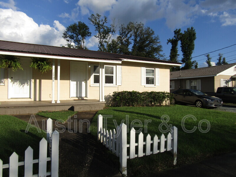 Marianna Condo: 2998A Hospital Drive South (formerly Smith Street)