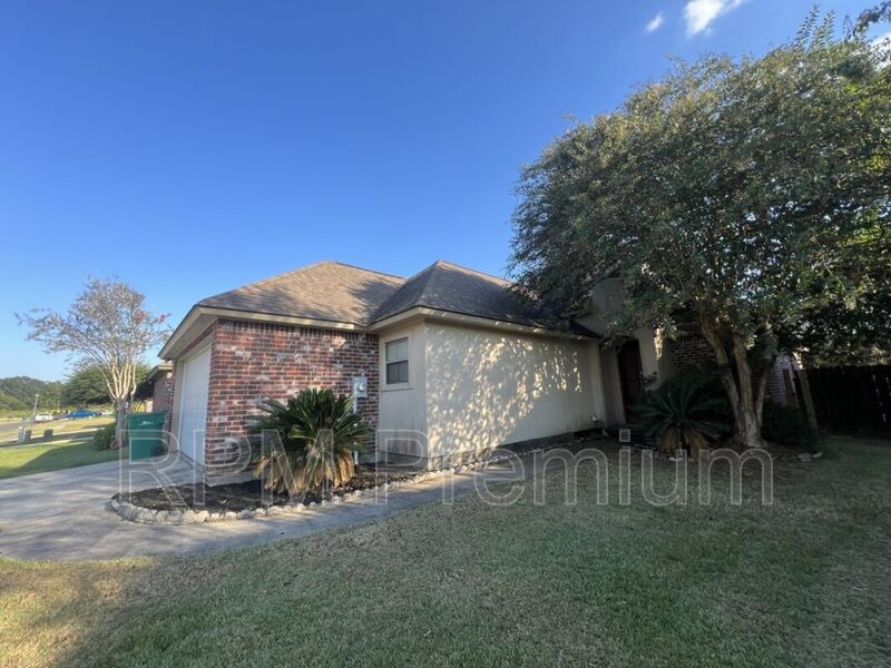 Zachary House: 2568 Middle Towne Dr