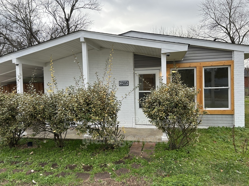 Huntsville House: 2205 Evans Avenue