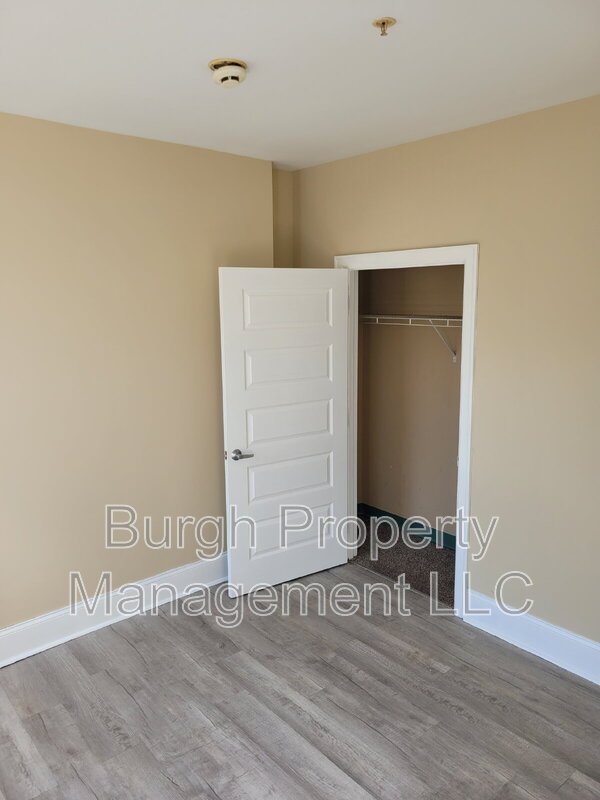 Pittsburgh Condo: 1009 Penn Avenue