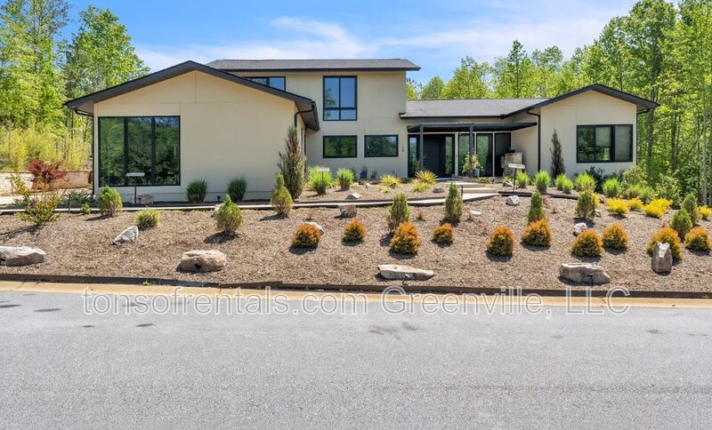 Taylors House: 128 Sanctuary Lane