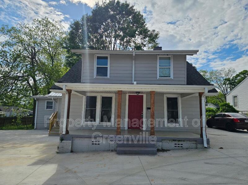 Greer Condo: 504 S Main St