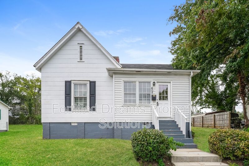 Winston Salem House: 407 Seaman St
