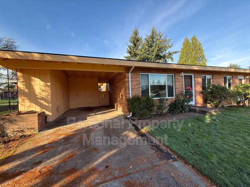 Vancouver Townhome: 700 Garrison Ter