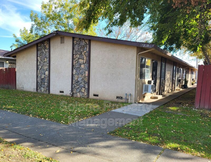 Fairfield House: 1239 Ohio St