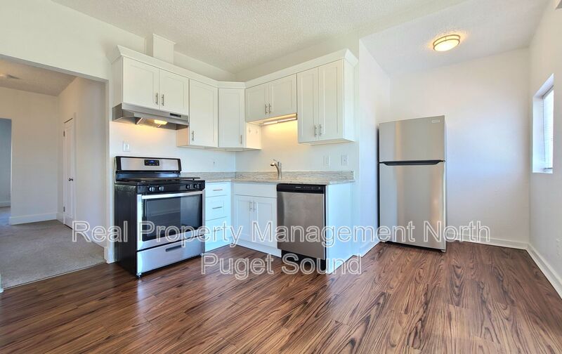 Everett House: 2626 Rucker Ave