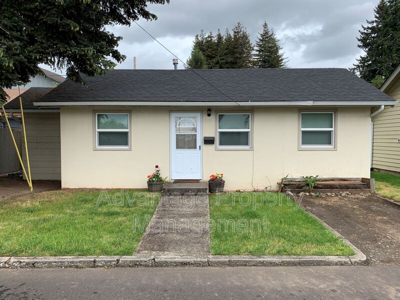 Lebanon House: 301 N Main Street