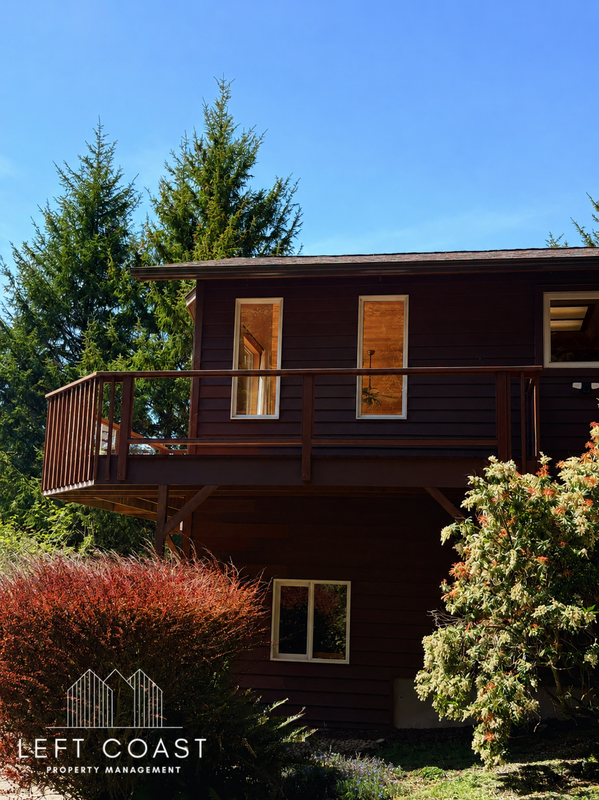Waldport House: 7205 Southwest Burl Drive