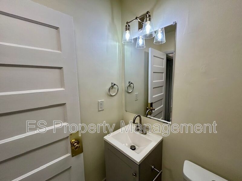 Charming 2-Bedroom, 1 Bathroom Duplex in Fountain Square!!! - Photo 17