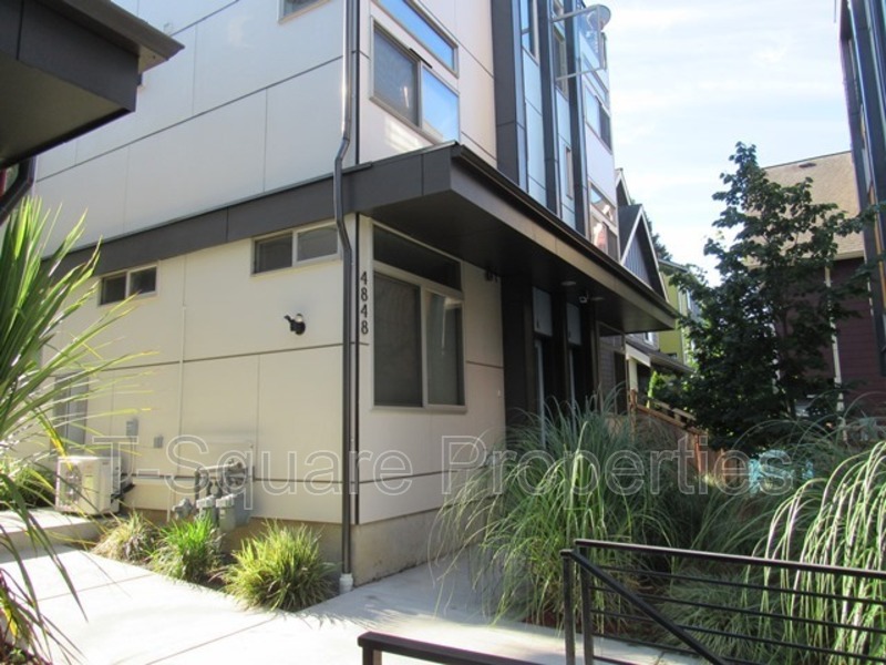 Seattle House: 4848 A Delridge Way SW