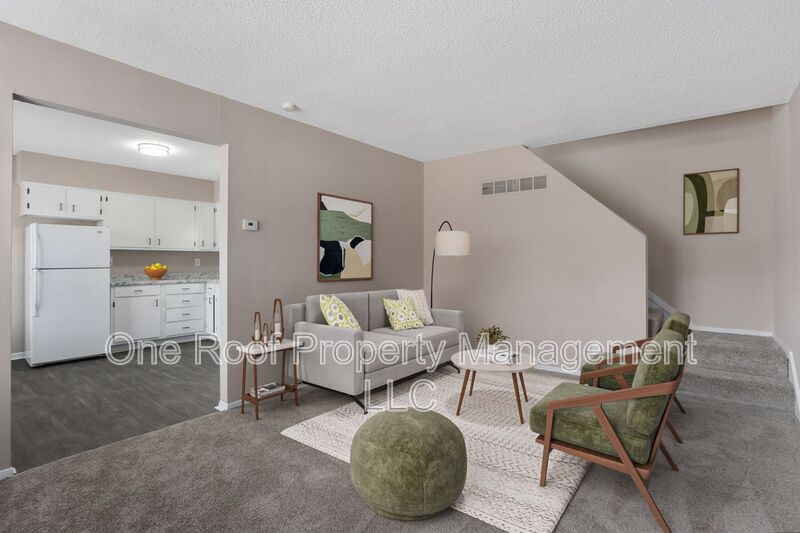 Harrisonville Townhome: 701 Linwood Dr.