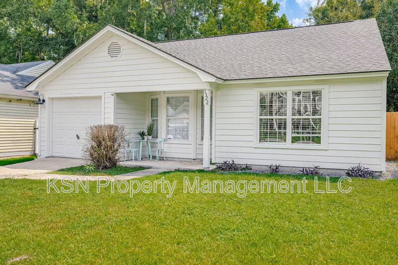 Savannah House: 7322 Grant Street