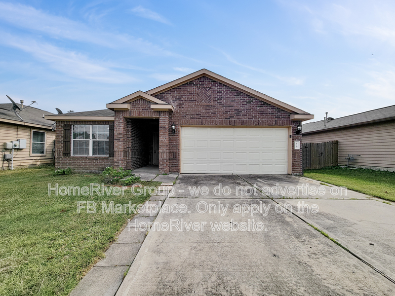Baytown House: 930 Paradise Rd
