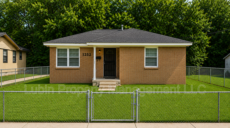 Memphis House: 1252 Maywood Rd