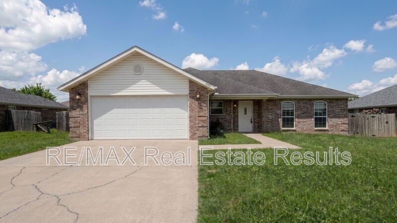 Bentonville House: 1912 SW Fremont St