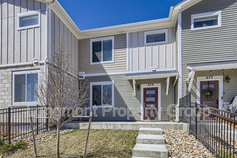 Longmont Townhome: 679 Stonebridge Drive