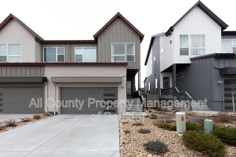 Longmont Townhome: 5830 Grandville Ave