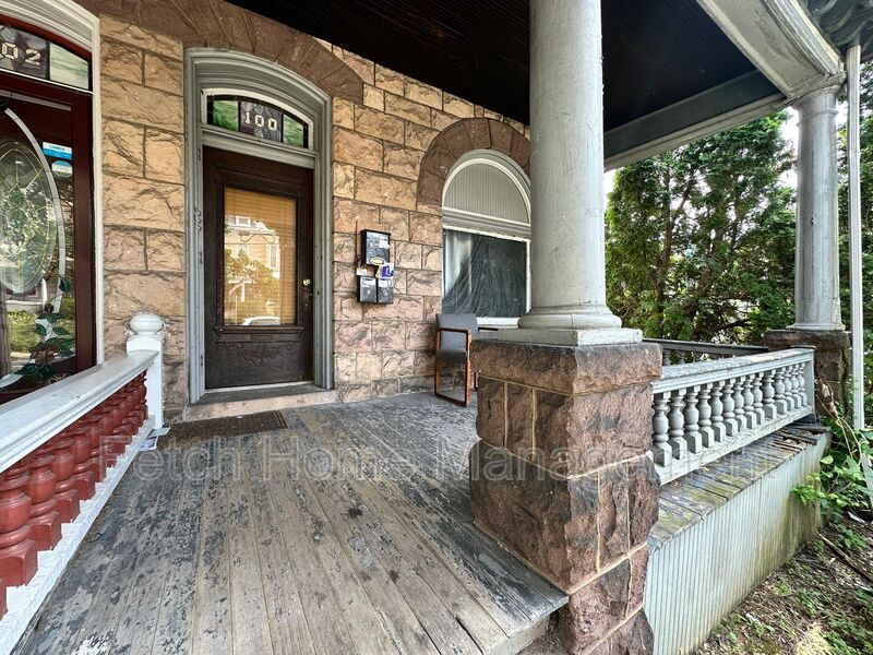 Reading House: 100 Windsor Street